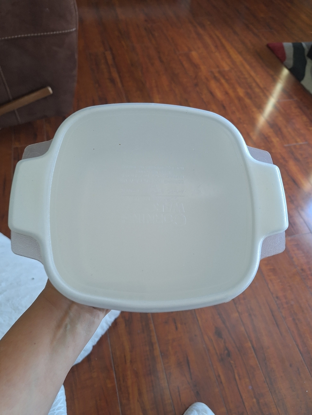 Corningware 1.5 Liter White With Plastic Lid - Picture 2 of 8